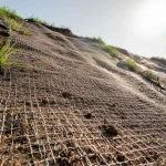 penggunaan cocomesh untuk area rawan longsor pada lereng sebagai stabilisasi tanah dan pencegahan erosi