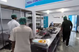 meja dengan tingkat ganda
